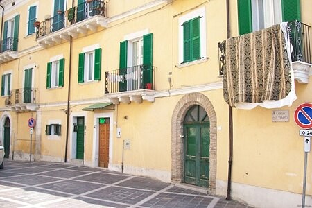 Small habitable apartment in the centre..