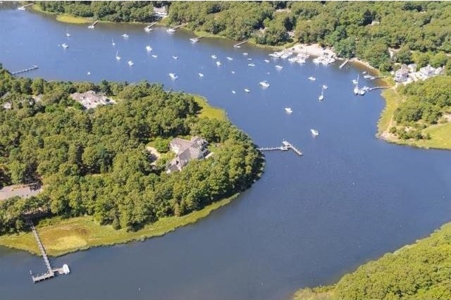 8 bedroom Property For Sale: Cove Point..