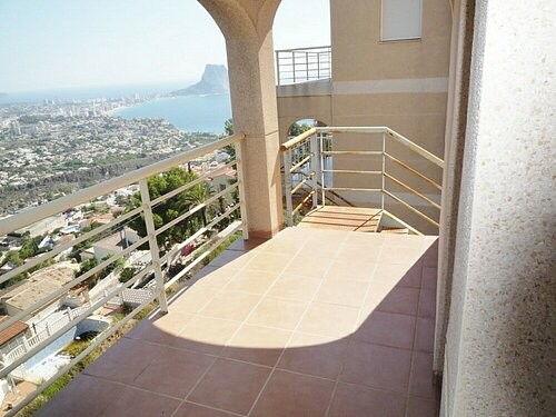 STUNNING VIEWS 4 BEDS SEMI