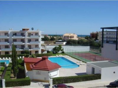 Reduced 2 Bed Apartment In Meia Praia..