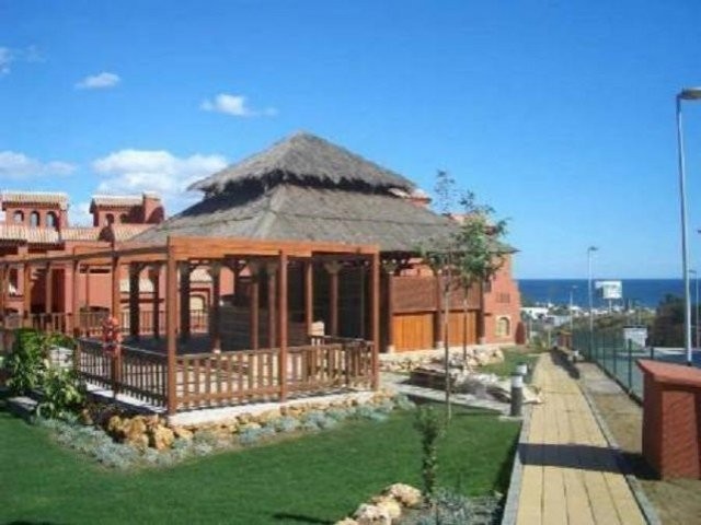 2 Bed Apartment for sale in Estepona - 2