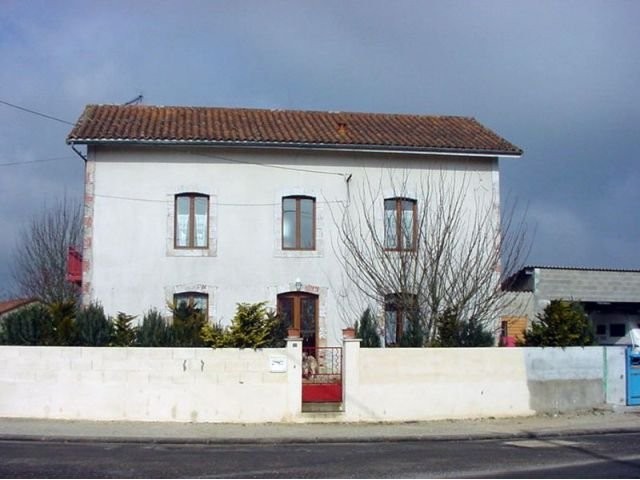 MAISON DE BOURG RENOVEE (4chbrs) AVEC..