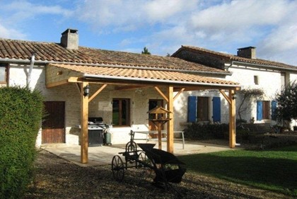 Renovated longère with 1-bed gite and..