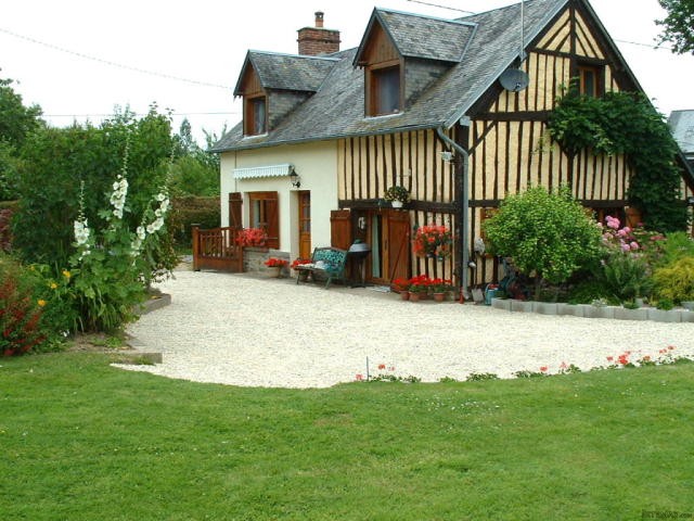 2 Bedroom Detached House For Sale