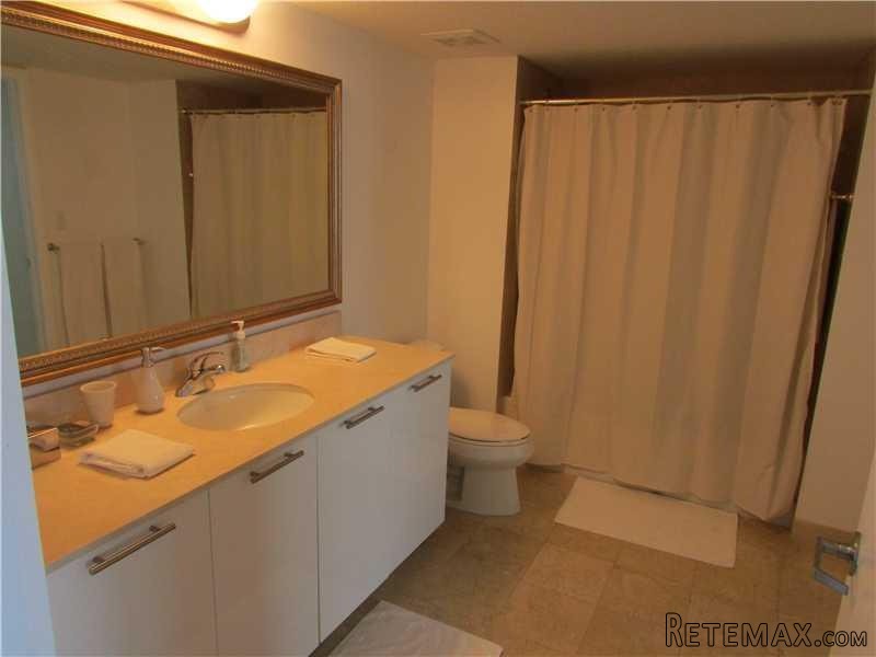 2 bedroom Flat For Sale: 1800 N.. - 2