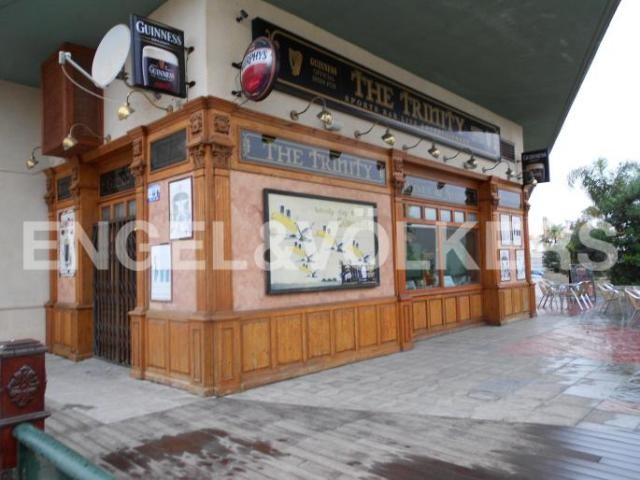 TRADE PREMISES IN AN AREA OF BARS -..