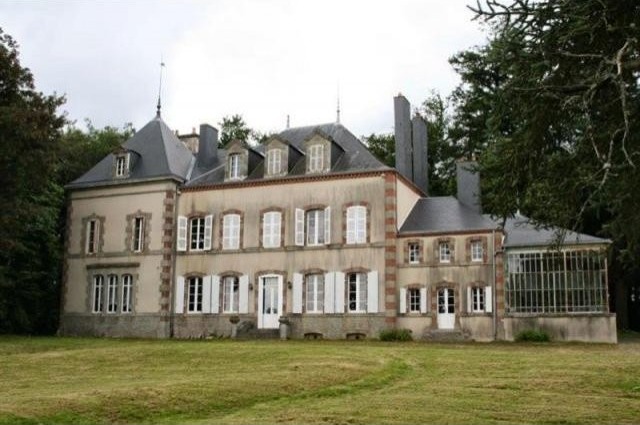10 bedroom Castle For Sale: 85700..