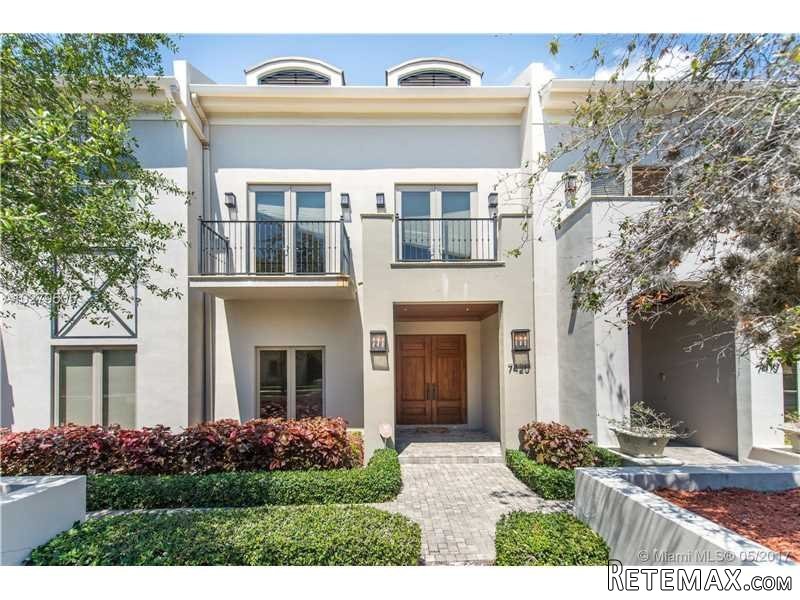 3 bedroom Town House For Sale: 7420 SW..
