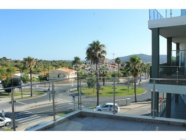 Spacious bright and quality, with sea..