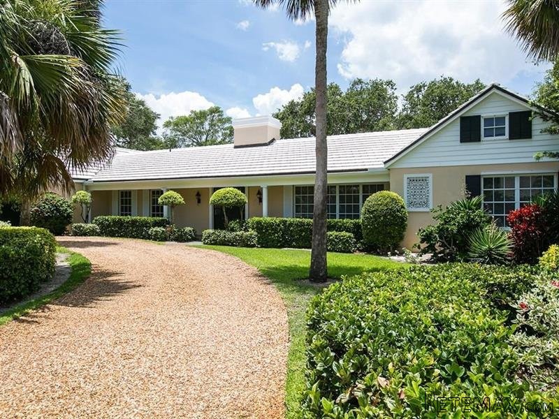 4 bedroom House For Sale: 1931 Club..