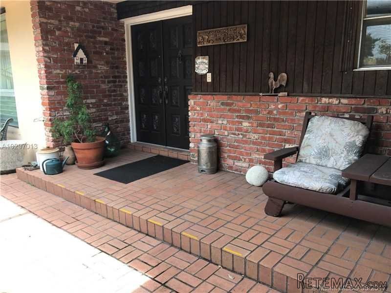 4 bedroom House For Sale: 5851 SW 32nd.. - 2