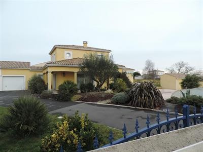 3 Bedrooms - House - Poitou-Charentes -..