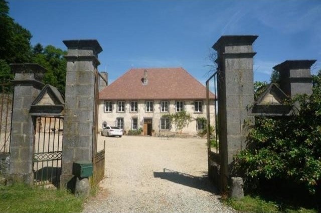 4 bedroom House For Sale: 63230..