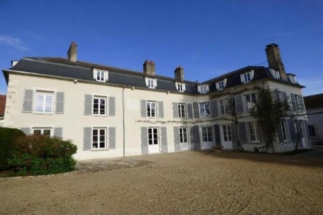 7 bedroom House For Sale: 77840 SEINE..