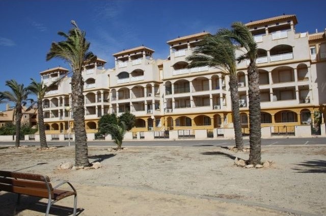 Lovely 2 Bedroom Apartment Boasting..