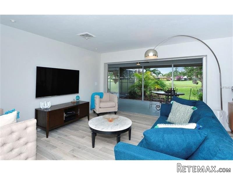 3 bedroom House For Sale: 3412 Sea View.. - 2