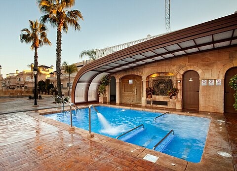LUXURIOUS 3 BED APARTMENTS ON SPA RESORT
