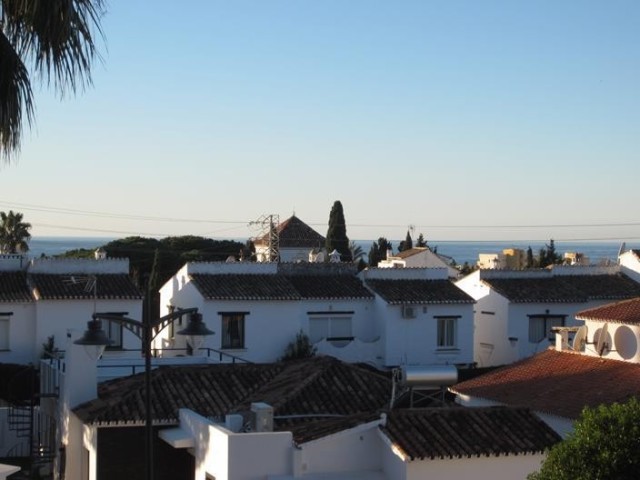 2 Bed Apartment for sale in Calahonda - 2