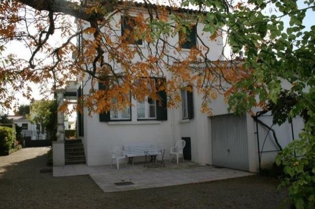 4 bedroom Town House For Sale: 17200..