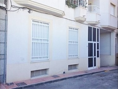A 3 BED 2 BATH APARTMENT NEAR THE..