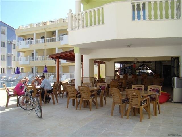 Aquamarine Apartments