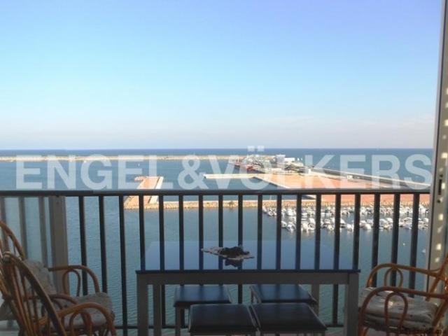 GORGEOUS PENTHOUSE IN FRONTLINE OF..