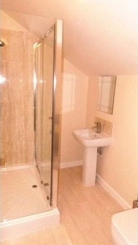 1 Bed Flat/Apartment To Let in..