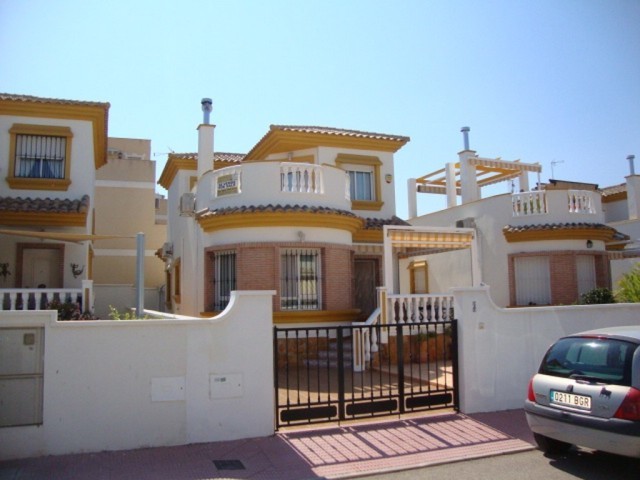 3 Bedrooms - Villa - Alicante - For Sale