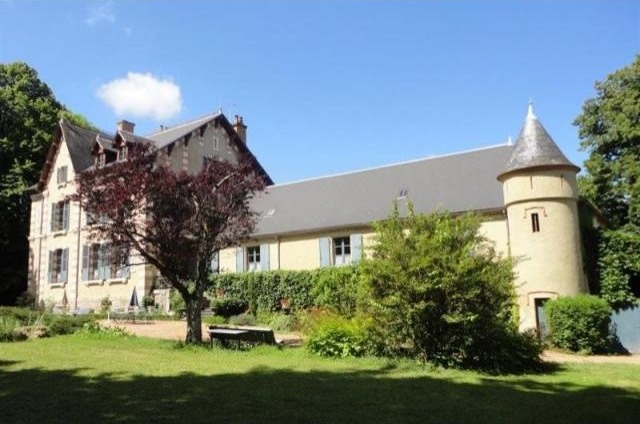 9 bedroom Castle For Sale: 03120..
