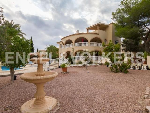 Fantastic villa with 7 bedrooms - 2