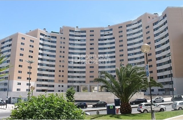 Two Bedroom Apartment In Central Lisbon