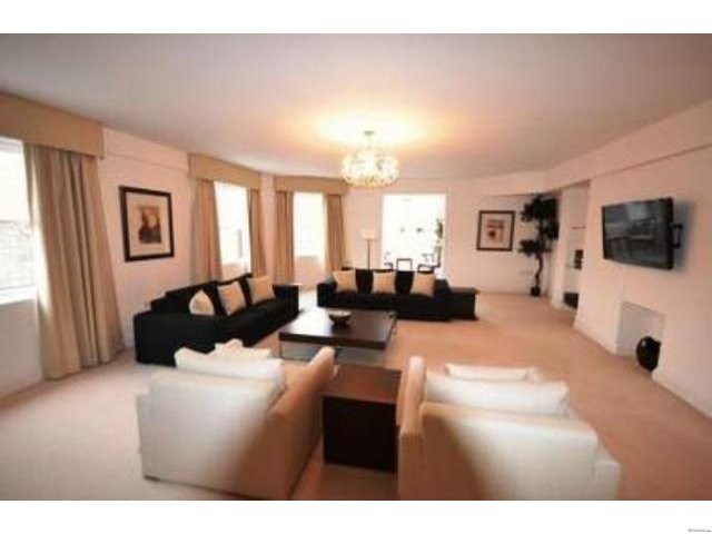 3 bed flat to rent in Three Bedroom.. - 2