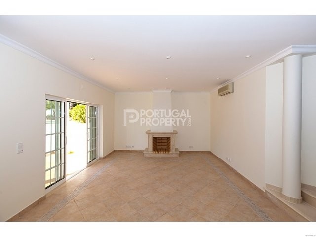 Spacious 3 Bedroom Apartment on a.. - 2