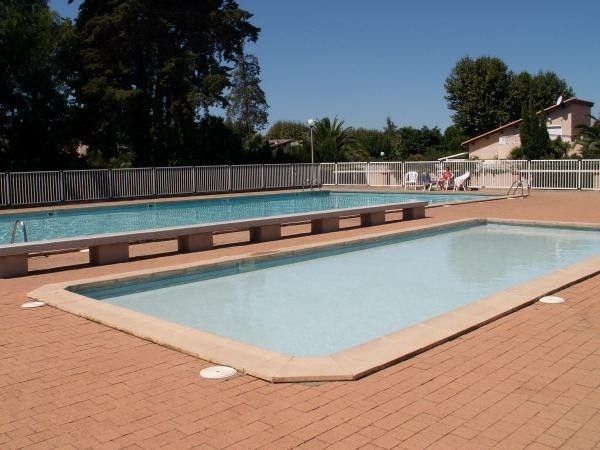 Coastal 1 Bed Apartment With A Pool, St.. - 2