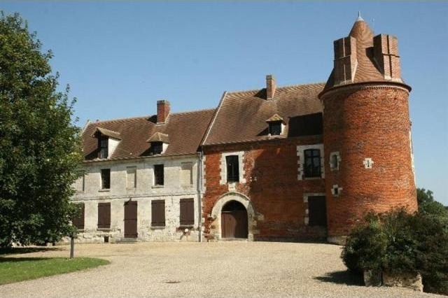 Manor House For Sale: 60600 CLERMONTOIS - 2