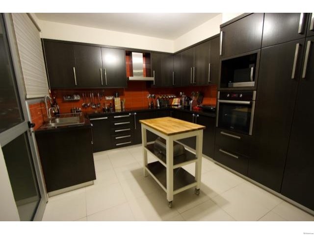 Three bedroom apartment for sale.. - 2