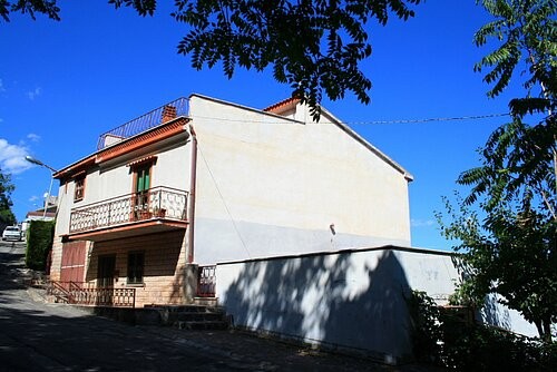 Detached property just outside a.. - 2