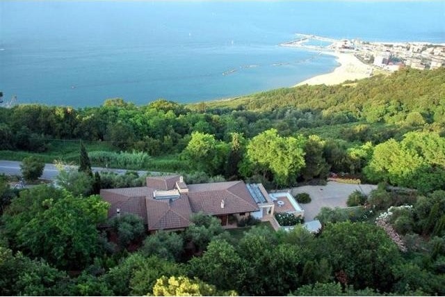 5 bedroom House For Sale: Pesaro..