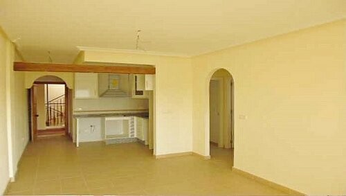 * 10 MINS FROM BEACH- 2 BED 2 BATH - 2