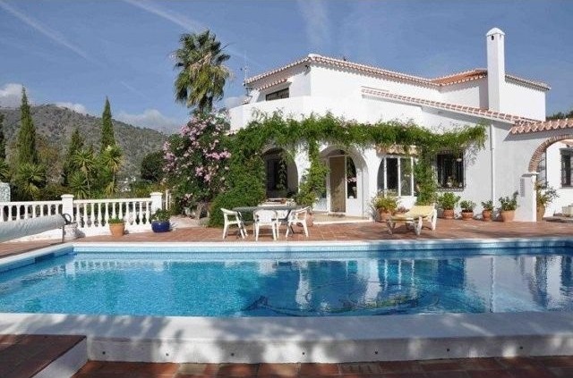 Villa for Sale in Competa, Competa..