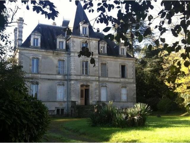 5 bedroom Manor House For Sale: 79160 A..