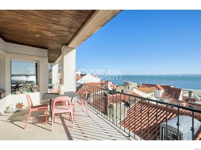 4 Bed River Front Apartment - Alfama