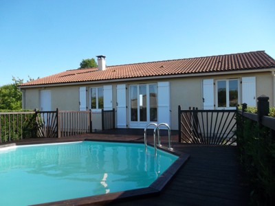 Detached Bungalow, Pool In Decked..