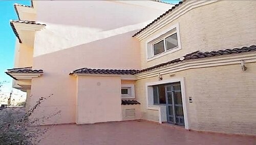 A SPACIOUS 2 BED 2 BATH APARTMENT