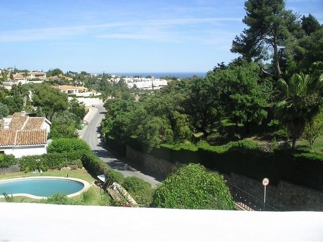 Villa - An established Villa with 3..