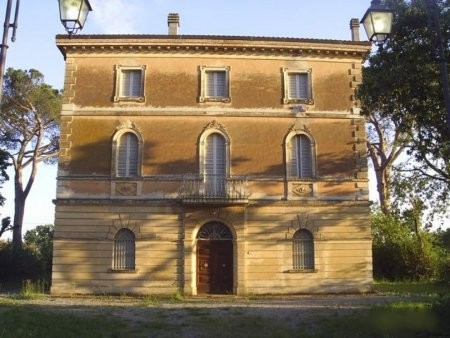 Villa To Restore Near Lake Trasimeno