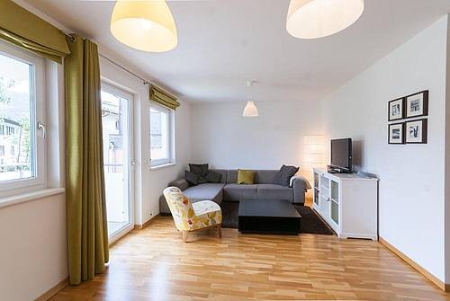 Luxurious apartment within walking..