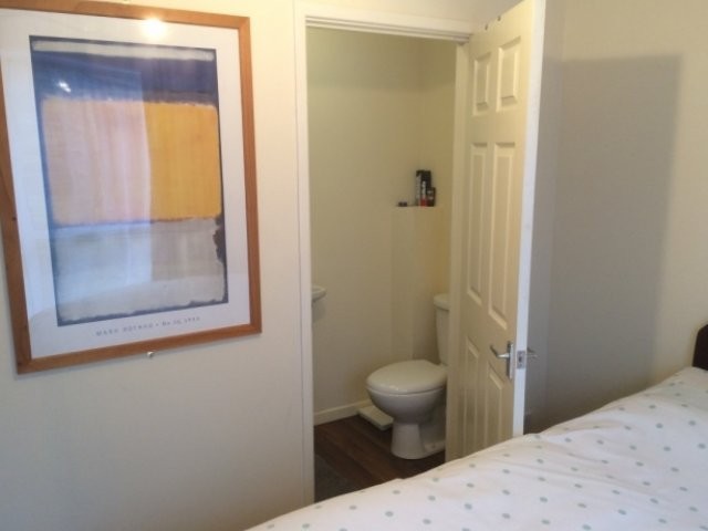 ROOM TO LET IN HOLLINSWOOD - ALL BILLS.. - 2