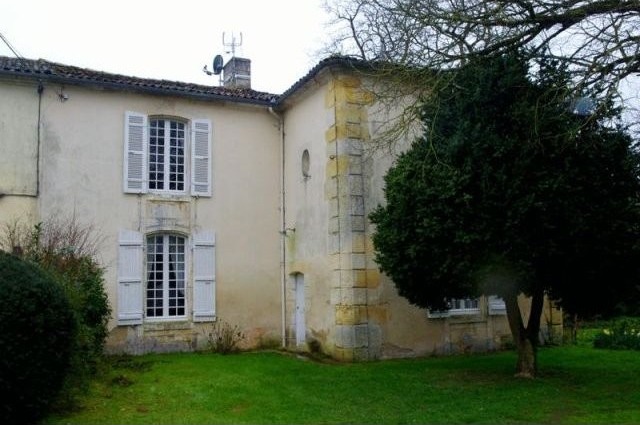 Lovely Logis With 1 Bed Gite And Studio..