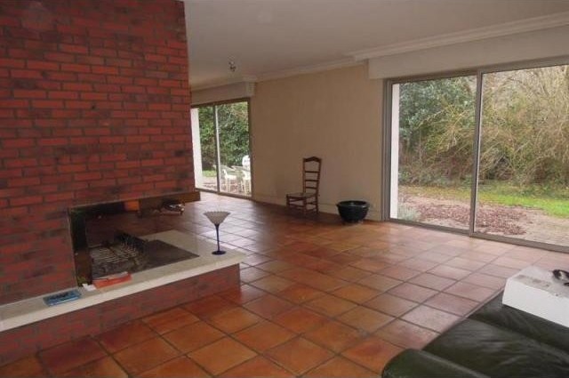 5 bedroom House For Sale: 86370 VIVONNE - 2